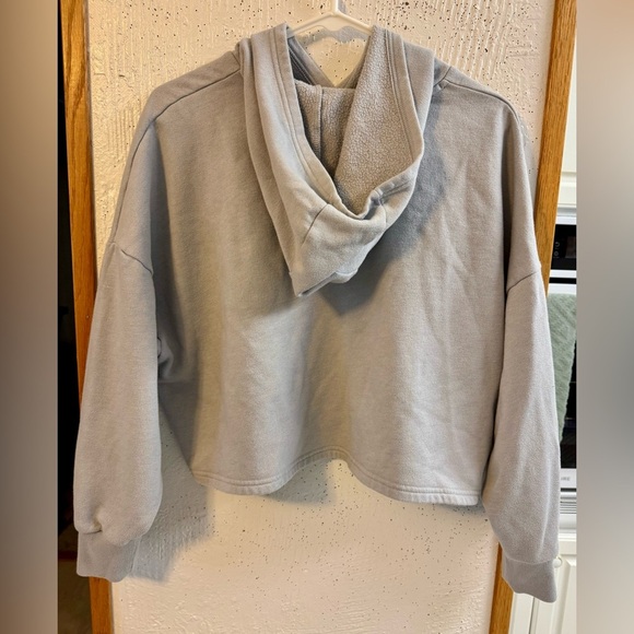 Under Armour Gray Crew Neck Performance Sweater - Picture 3 of 3